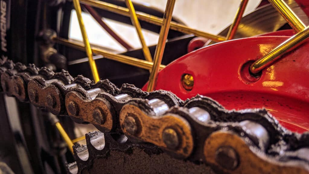 Lubing Your Motorcycle Chain A Complete Detailed Guide Motoxtasy