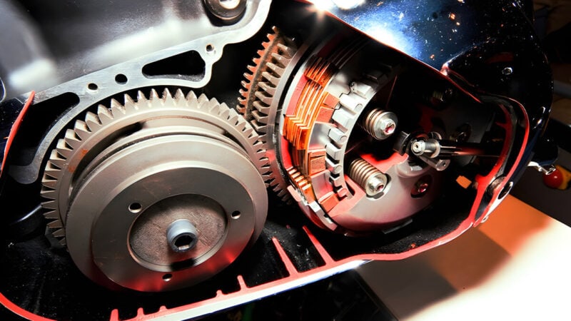 Motorcycle Clutch Not Disengaging ( Reasons, Symptoms & Their Fix)